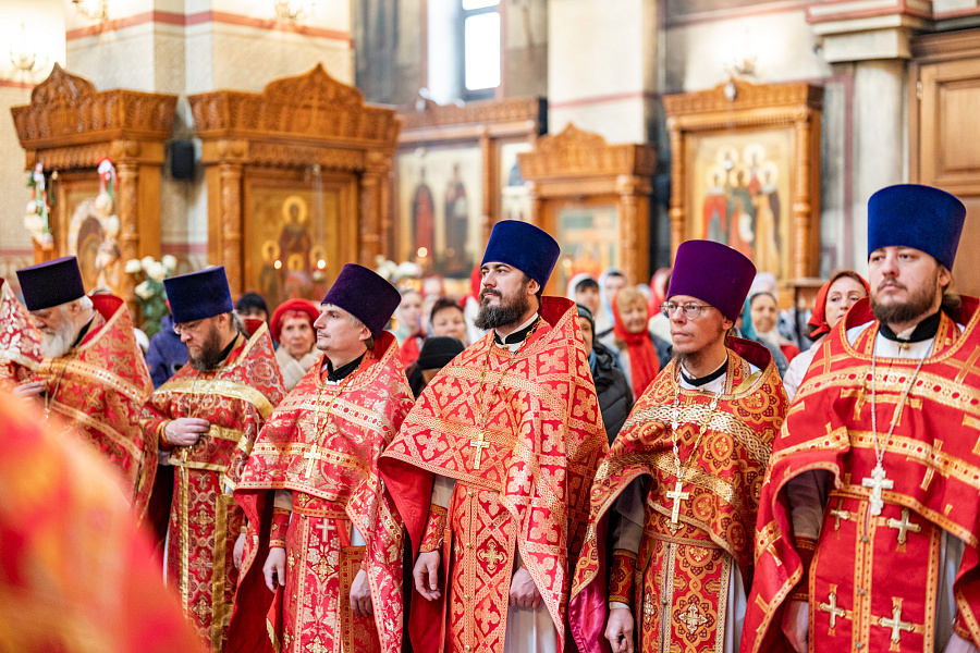 Божественная литургия в Преображенском соборе города Люберцы